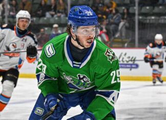 Canucks re-sign Berard