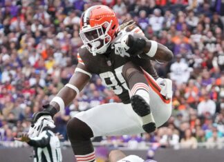 Chargers sign TE David Njoku: What it means for Justin Herbert