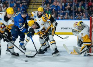Penguins hold off Thunderbirds to take 2-1 series lead